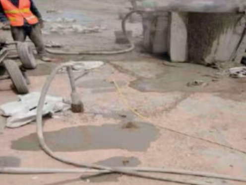 神木水泥混凝土路面板底注浆技术 路面脱空注浆整治方案