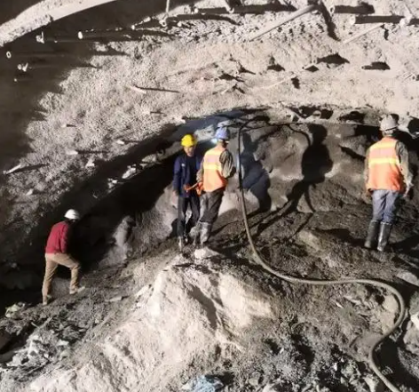 神木隧道拱顶带模注浆料，微膨胀注浆料的特点及施工工艺